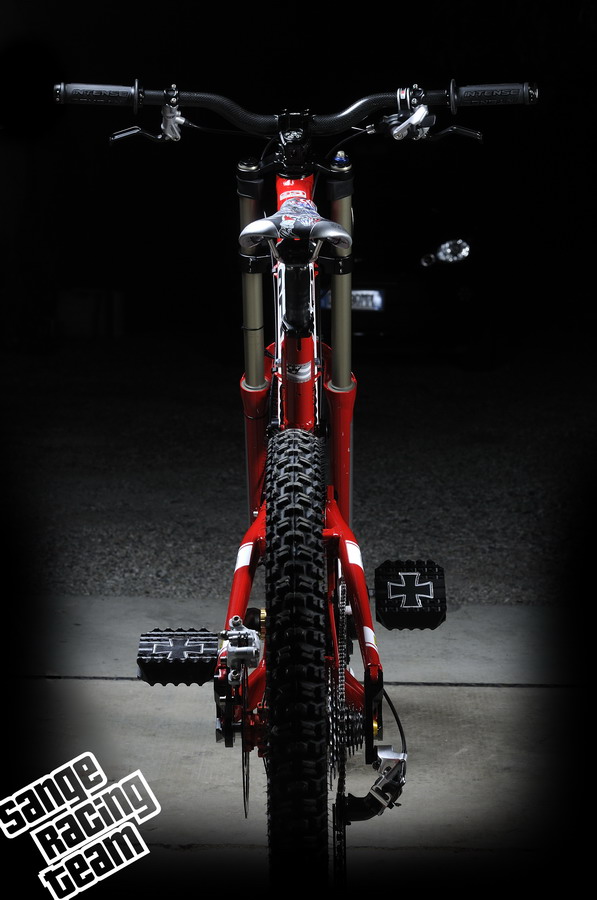 intense951_srt03web.jpg